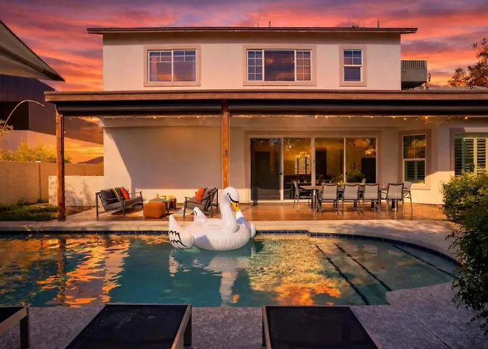 Holiday home Contour - Sparkling Pool - Mins To Phoenician Golf